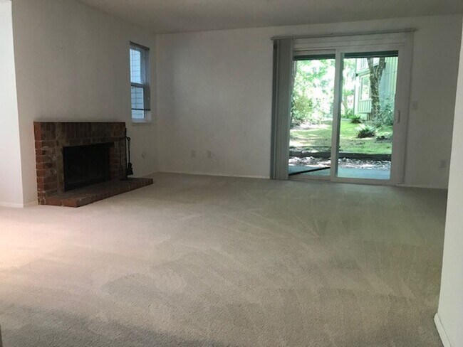 Foto del edificio - Updated Condo Near Microsoft - Bellevue & ...