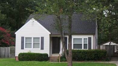 Building Photo - 204 Sunset Dr
