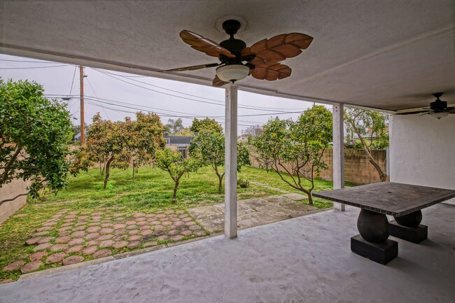 Foto del edificio - REMODELED, BRIGHT & SPACIOUS, 2-STORY HOME...