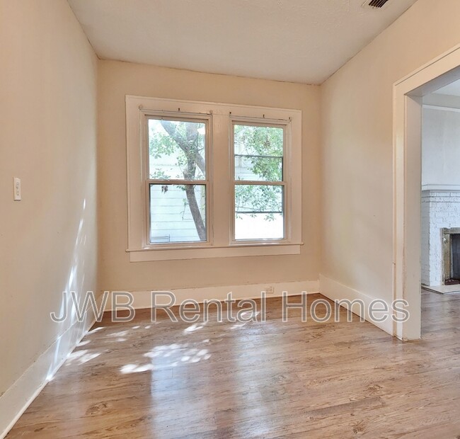 Building Photo - 849 Lynton St