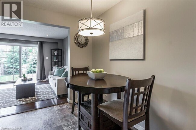 Building Photo - 508 Beaumont Cres