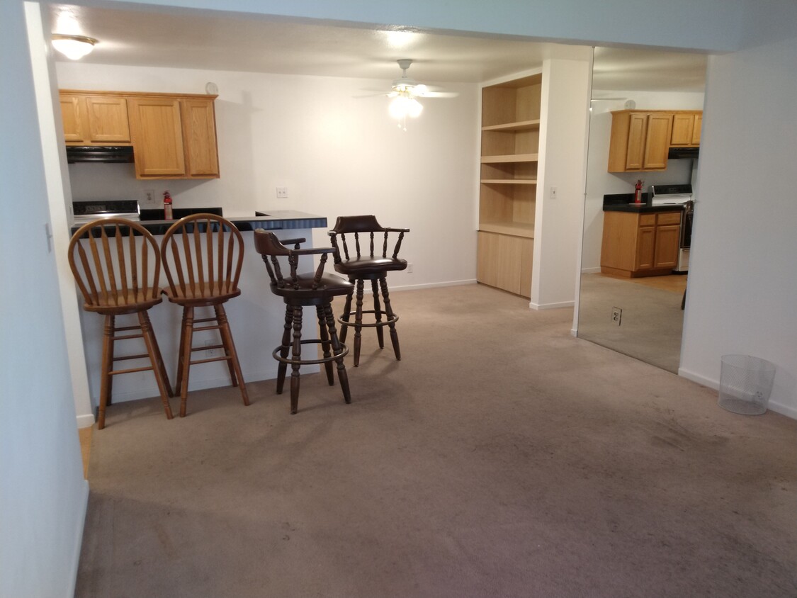 main room 12 x 2 - 28947 Thousand Oaks Blvd