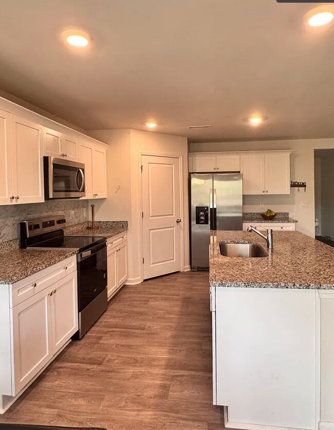 Foto del edificio - Room in Townhome on Arkose Dr