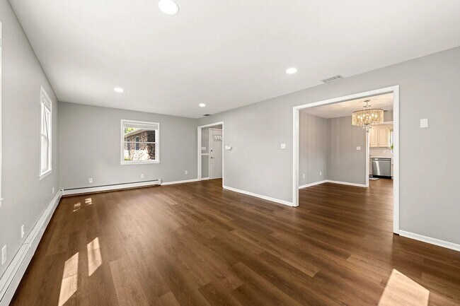 Building Photo - 3250 Vista Dr