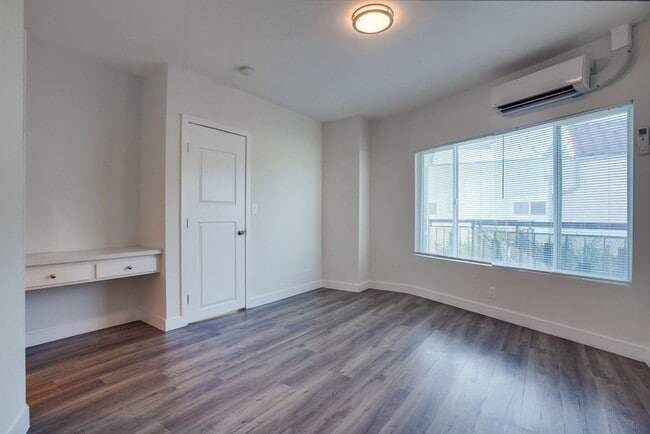 Interior Photo - 715 Marlborough Ave