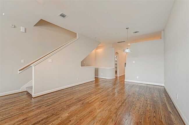 Foto del edificio - 2710 Hullsmith Dr