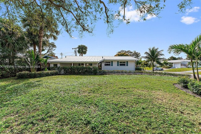 Building Photo - 324 Tequesta Dr