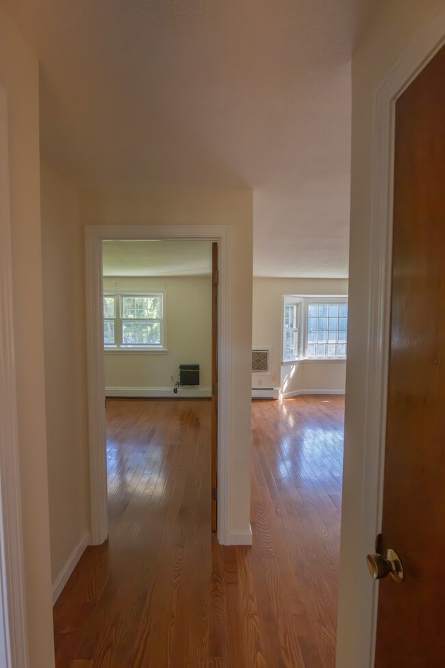 Building Photo - 1 Town House Ln