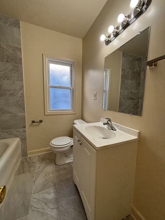 Foto del edificio - 2748 N 44th St