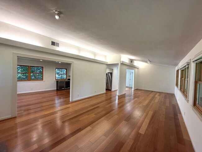 Foto del edificio - CRAFTSMAN 5BD / 3.5BA HOME ON DESIRABLE CU...
