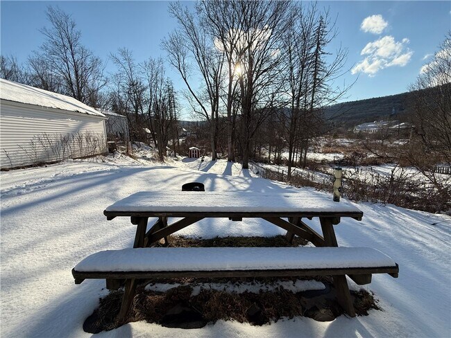 Building Photo - 23 Burton St