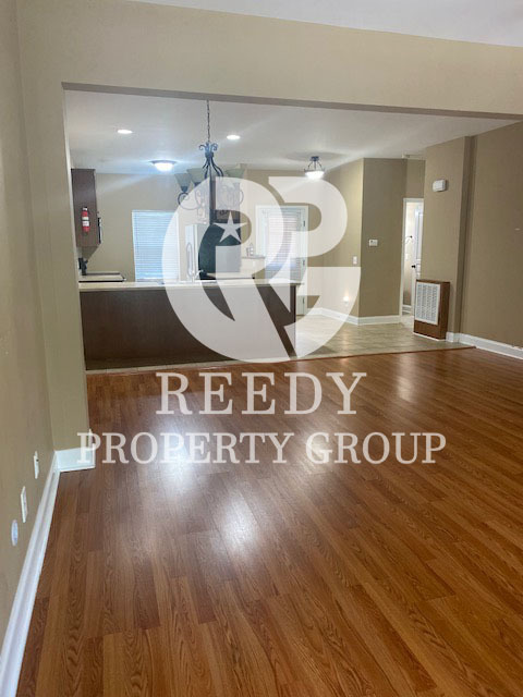 Foto del edificio - Beautiful Spacious 3 Bed Town Home with Bo...