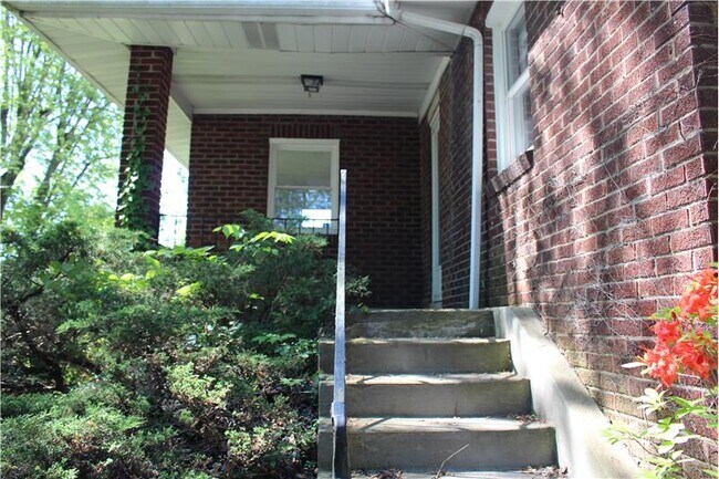 Building Photo - 113 Reichart Ave