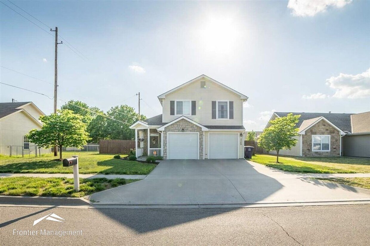 Primary Photo - Newer home with beautiful finishes on the ...
