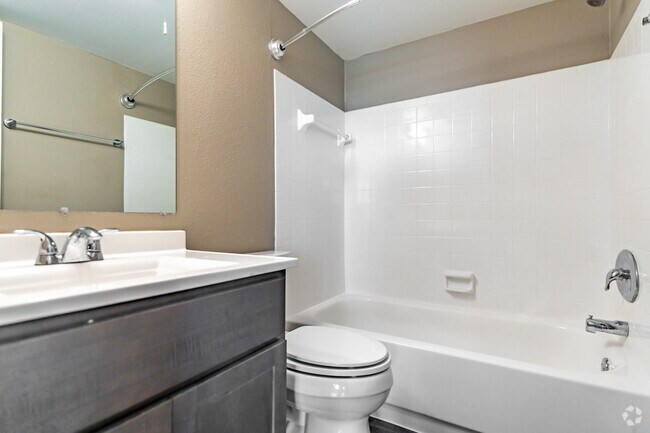 1 habitación, 1 baño - 750 pies cuadrados - Baño - Sand Cove Apartments