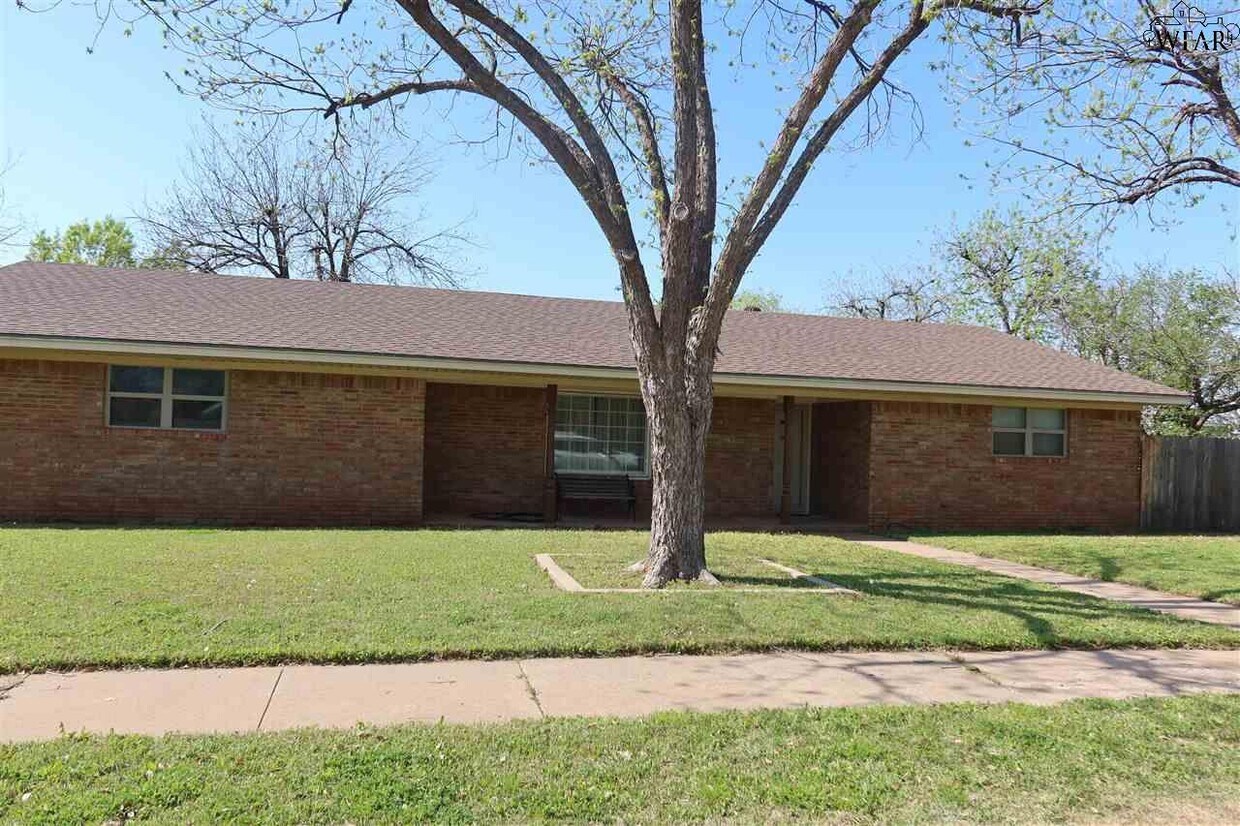 Foto principal - 1544 Sweetbriar Dr