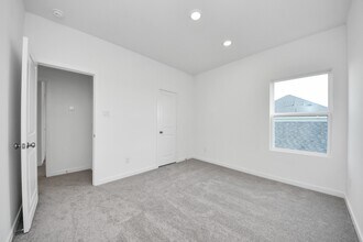 Building Photo - 27111 Blue Pool Dr