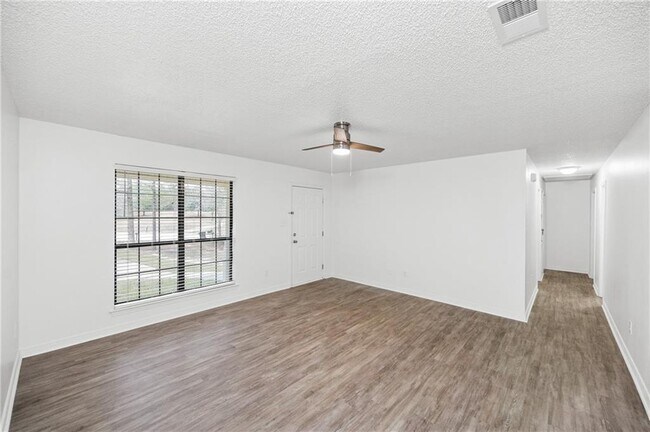 Building Photo - 6920 Mccrary Rd Ext