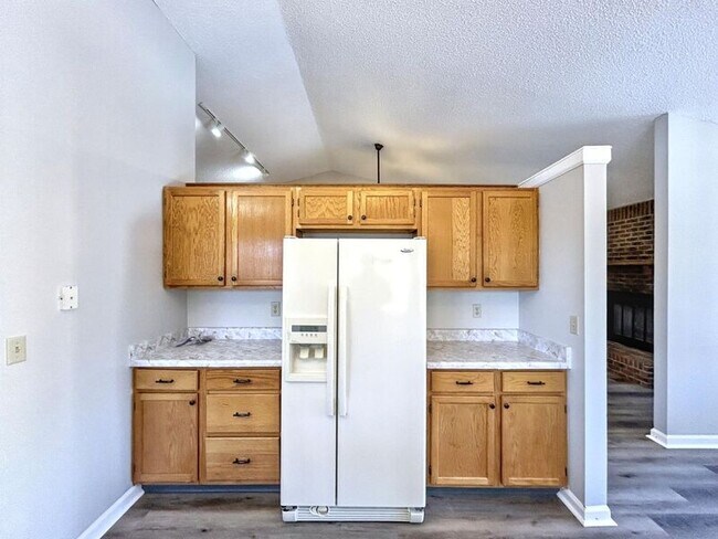 Building Photo - 2650 Cornwall Ct
