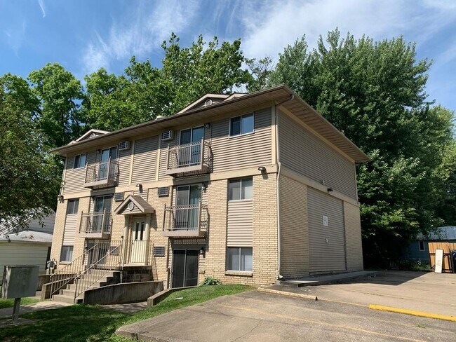 Building Photo - 613 N Gilbert St
