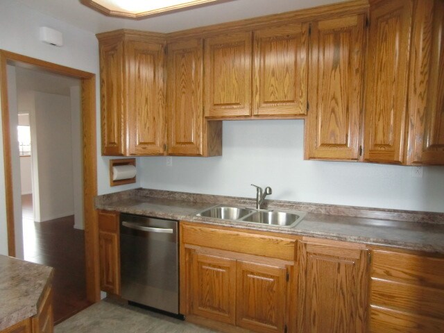 Building Photo - 1743 Laine Ave