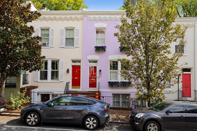 Building Photo - 1225 33rd St NW