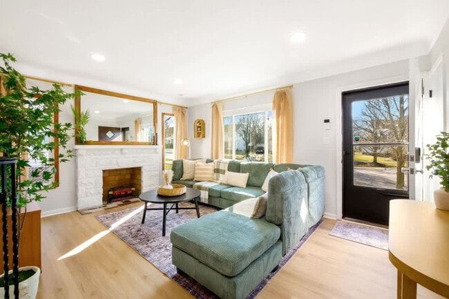 Foto del edificio - 6059 Maplecliff Dr