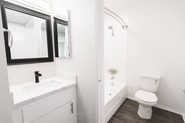 Interior Photo - 951 S. Oxford