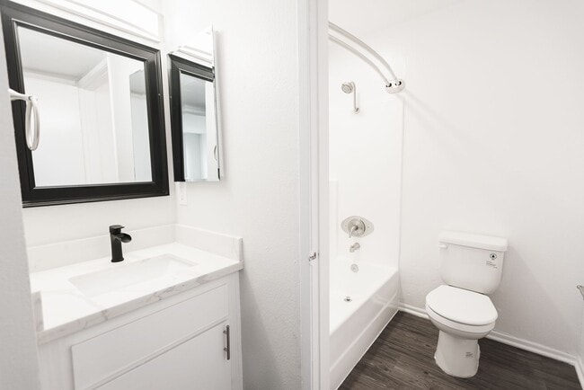 Interior Photo - 951 S. Oxford