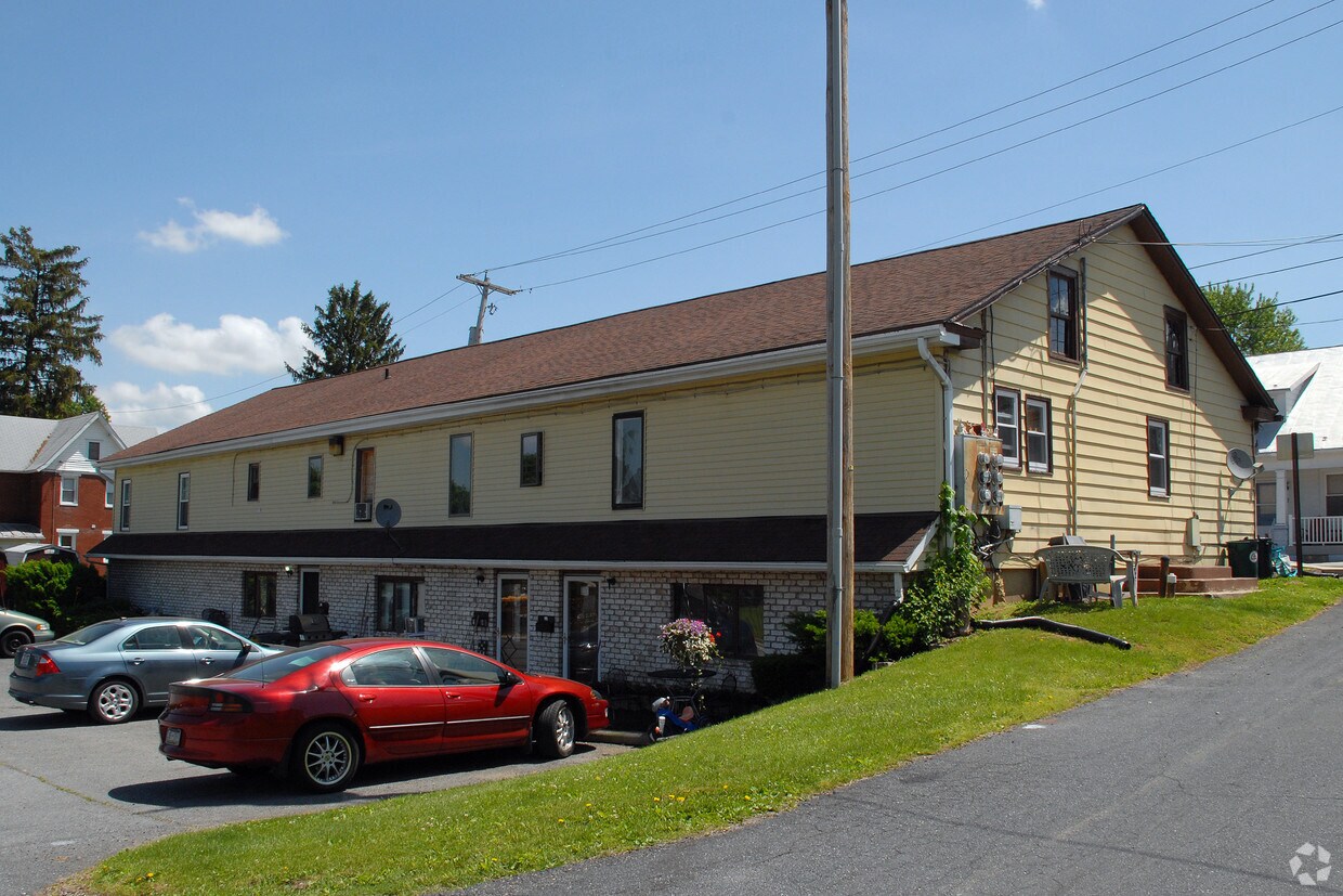 1111D N Chestnut St, Dillsburg, PA 17019 Apartments in Dillsburg, PA
