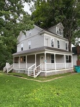Building Photo - 724 W Elm St