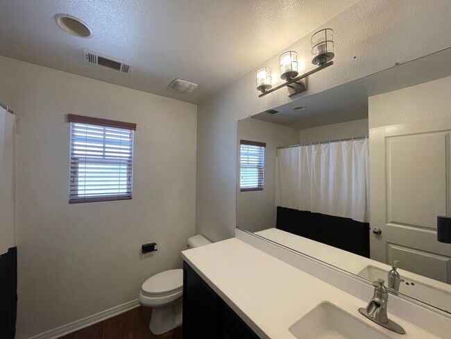 Foto del edificio - Lancaster 3 Bedroom + 2 Bathroom