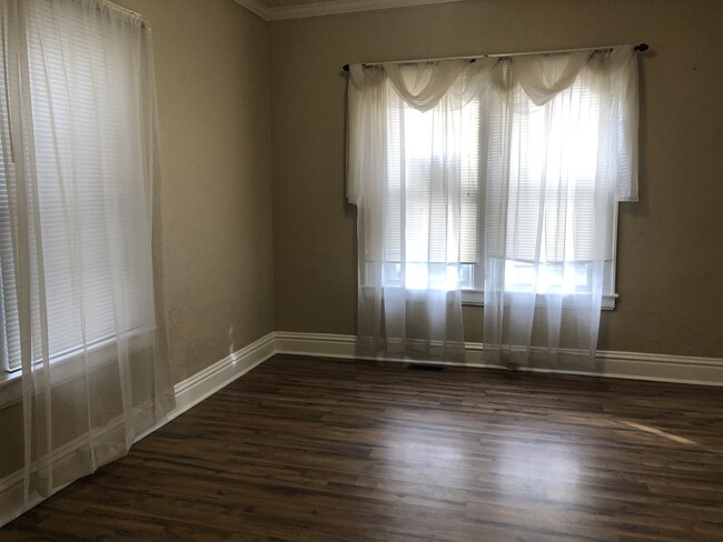 Dining Room - 2725 Highlawn Ave