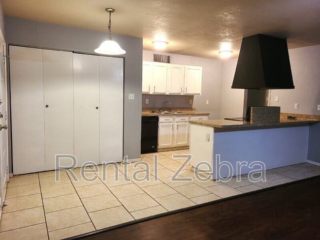 Building Photo - 709 Levelland Dr