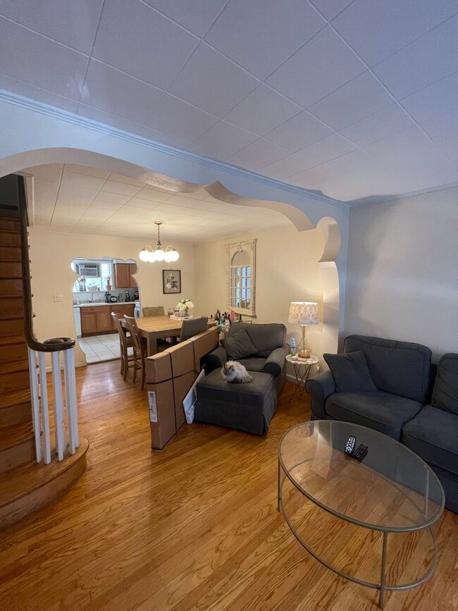 Building Photo - Modern 3 Bedroom, 1 Bath Passyunk Sq. Home...