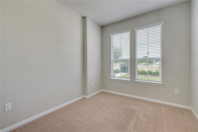 Foto del edificio - 413 N Heatherwilde Blvd