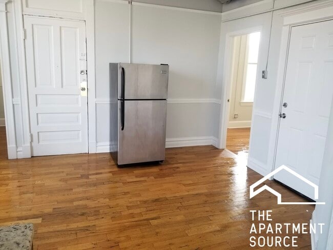 Building Photo - 2215 S Albany Ave