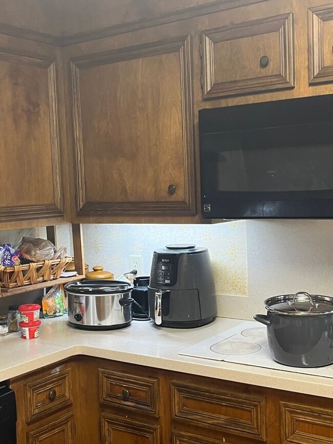 Building Photo - Spacious 3BR House in Byram