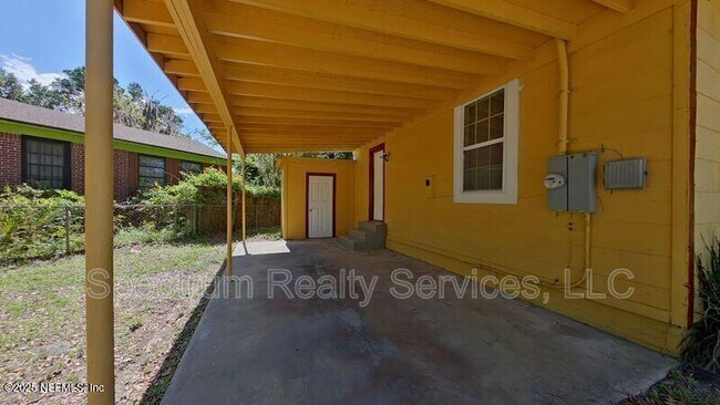 Building Photo - 1162 Lake Forest Blvd