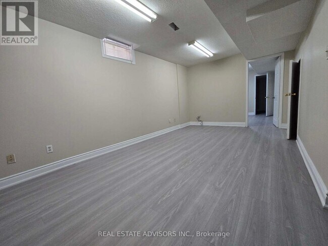 Building Photo - 44 Pinecone Dr