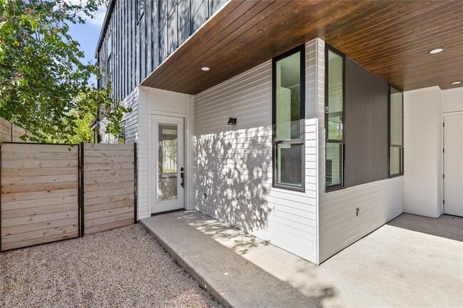 Building Photo - 613 Clifford Dr