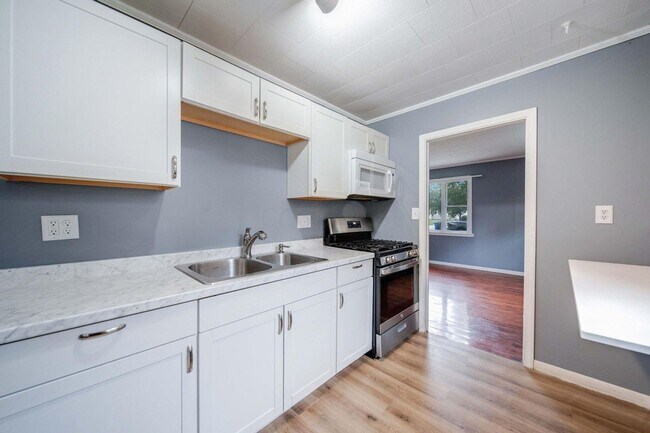 Foto del edificio - Affordable 3-Bedroom Home with Covered Pat...