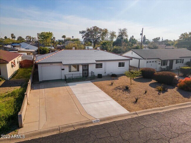 Foto del edificio - 4429 E Glenrosa Ave