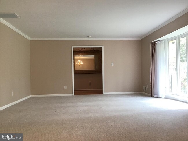 Building Photo - 220 Emerald Hill Dr