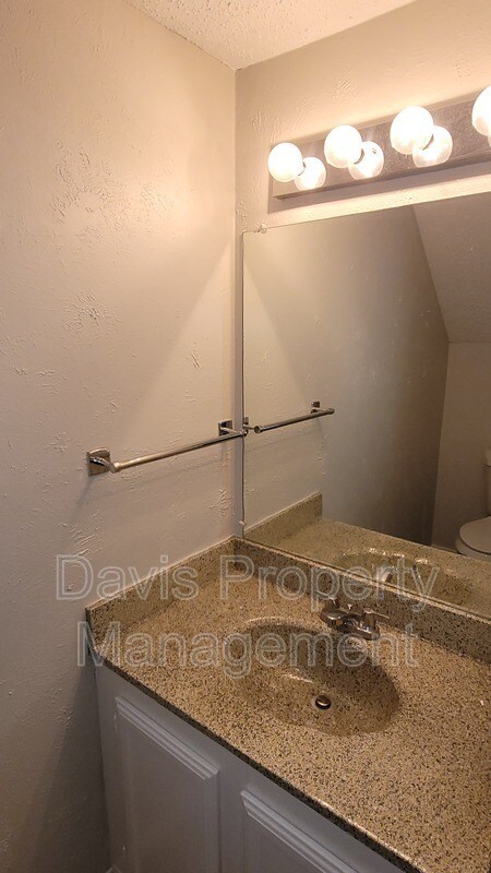 Building Photo - 3915 Dover Dr