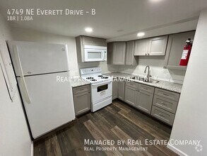 Building Photo - 4749 NE Everett Dr
