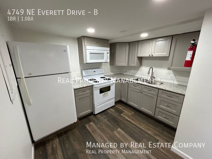 Primary Photo - 4749 NE Everett Dr