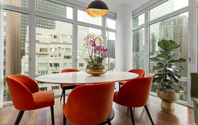 Foto del edificio - 207 W 57th St