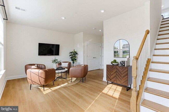 Foto del edificio - 6310 Berkley Bridge Pl