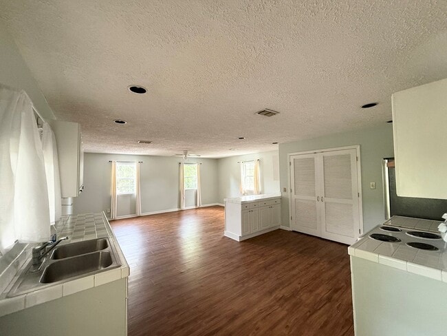 Building Photo - 405 Tallahassee St